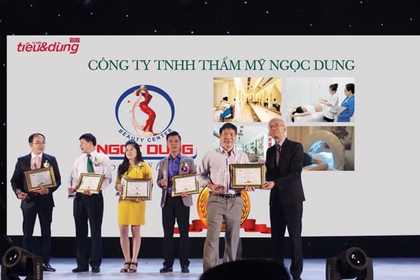 Thẩm mỹ viện Ngọc Dung được trao 2 giải Tin và Dùng Việt Nam 2016